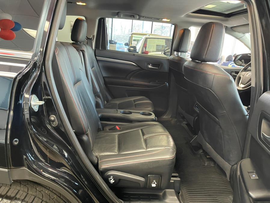 2019 Toyota Highlander SE V6 AWD (Natl), available for sale in Inwood, New York | 5 Towns Drive. Inwood, New York 2019 Toyota Highlander SE V6 AWD (Natl), available for sale in Inwood, New York | 5 Towns Drive. Inwood, New York