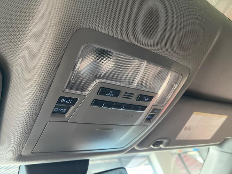 2019 Toyota Highlander SE V6 AWD (Natl), available for sale in Inwood, New York | 5 Towns Drive. Inwood, New York 2019 Toyota Highlander SE V6 AWD (Natl), available for sale in Inwood, New York | 5 Towns Drive. Inwood, New York