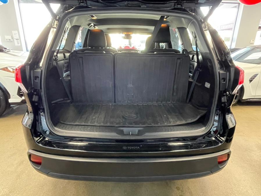 2019 Toyota Highlander SE V6 AWD (Natl), available for sale in Inwood, New York | 5 Towns Drive. Inwood, New York 2019 Toyota Highlander SE V6 AWD (Natl), available for sale in Inwood, New York | 5 Towns Drive. Inwood, New York