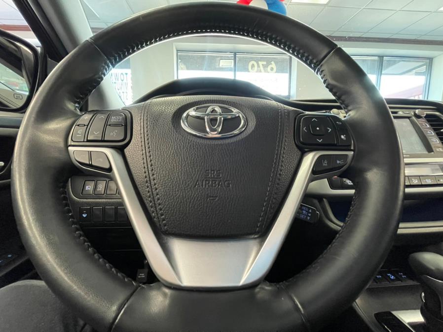 2019 Toyota Highlander SE V6 AWD (Natl), available for sale in Inwood, New York | 5 Towns Drive. Inwood, New York 2019 Toyota Highlander SE V6 AWD (Natl), available for sale in Inwood, New York | 5 Towns Drive. Inwood, New York