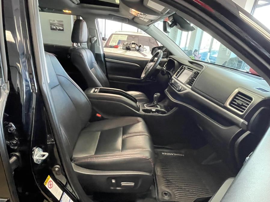 2019 Toyota Highlander SE V6 AWD (Natl), available for sale in Inwood, New York | 5 Towns Drive. Inwood, New York 2019 Toyota Highlander SE V6 AWD (Natl), available for sale in Inwood, New York | 5 Towns Drive. Inwood, New York