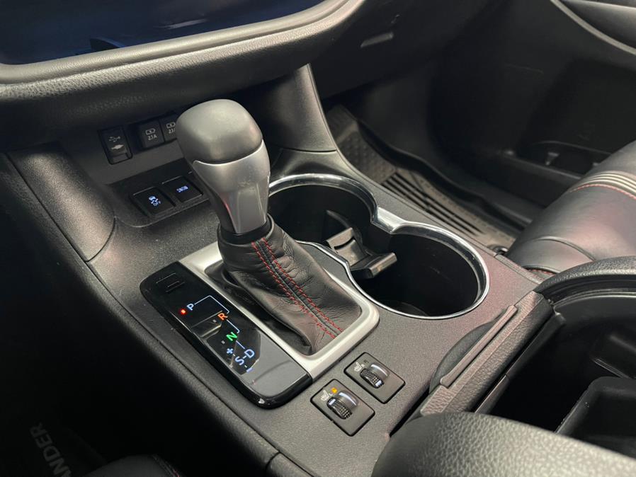 2019 Toyota Highlander SE V6 AWD (Natl), available for sale in Inwood, New York | 5 Towns Drive. Inwood, New York 2019 Toyota Highlander SE V6 AWD (Natl), available for sale in Inwood, New York | 5 Towns Drive. Inwood, New York