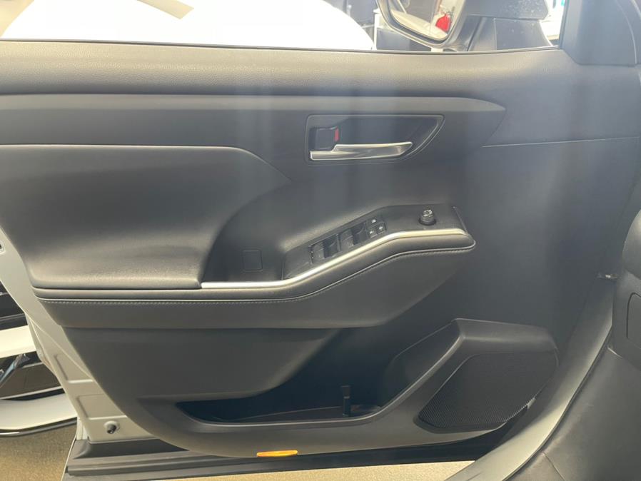 2020 Toyota Highlander XLE AWD (Natl), available for sale in Inwood, New York | 5 Towns Drive. Inwood, New York 2020 Toyota Highlander XLE AWD (Natl), available for sale in Inwood, New York | 5 Towns Drive. Inwood, New York