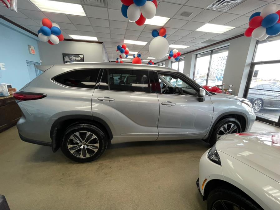 2020 Toyota Highlander XLE AWD (Natl), available for sale in Inwood, New York | 5 Towns Drive. Inwood, New York 2020 Toyota Highlander XLE AWD (Natl), available for sale in Inwood, New York | 5 Towns Drive. Inwood, New York