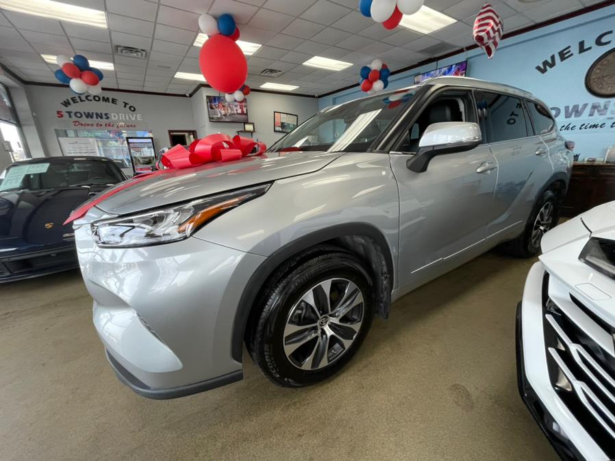 2020 Toyota Highlander XLE AWD (Natl), available for sale in Inwood, New York | 5 Towns Drive. Inwood, New York 2020 Toyota Highlander XLE AWD (Natl), available for sale in Inwood, New York | 5 Towns Drive. Inwood, New York