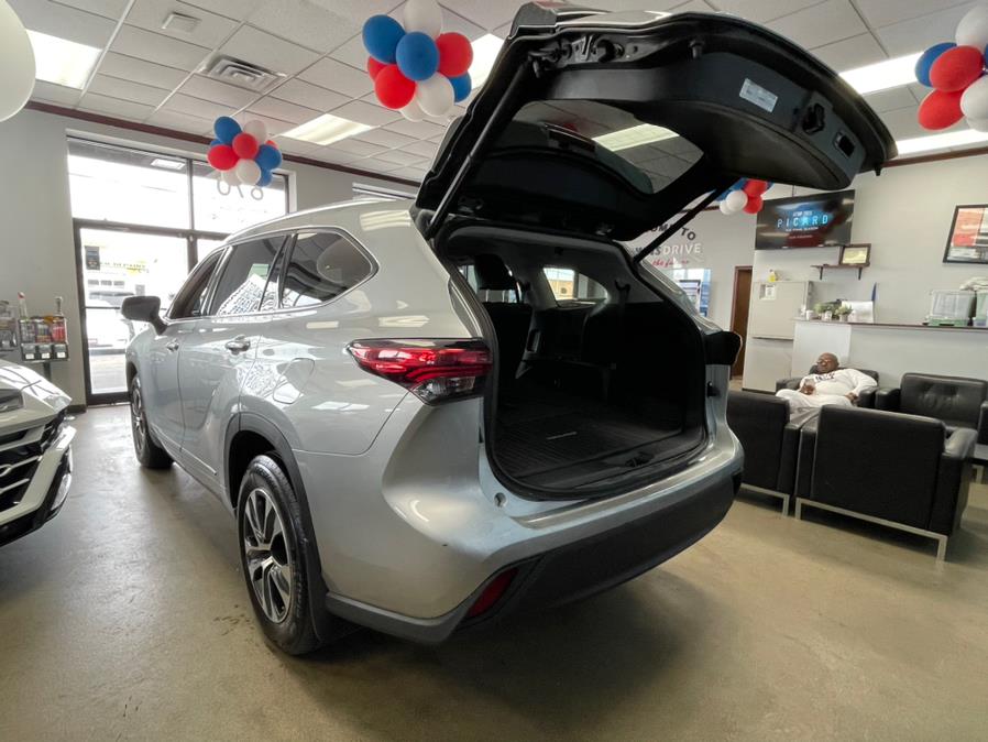 2020 Toyota Highlander XLE AWD (Natl), available for sale in Inwood, New York | 5 Towns Drive. Inwood, New York 2020 Toyota Highlander XLE AWD (Natl), available for sale in Inwood, New York | 5 Towns Drive. Inwood, New York