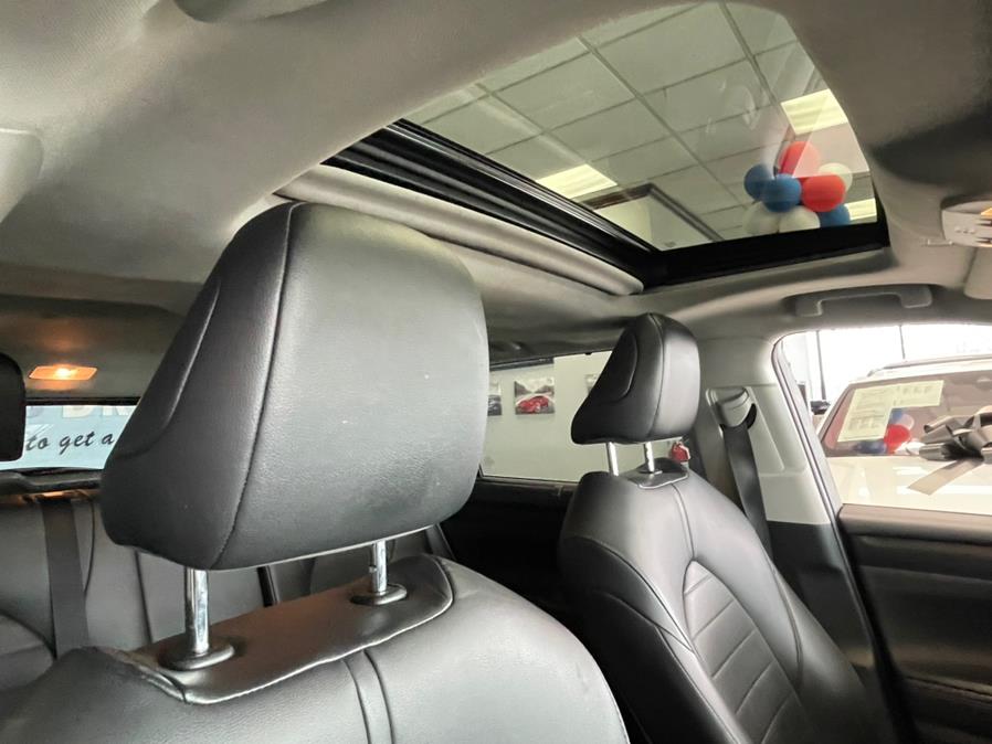 2020 Toyota Highlander XLE AWD (Natl), available for sale in Inwood, New York | 5 Towns Drive. Inwood, New York 2020 Toyota Highlander XLE AWD (Natl), available for sale in Inwood, New York | 5 Towns Drive. Inwood, New York