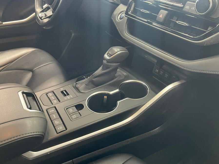 2020 Toyota Highlander XLE AWD (Natl), available for sale in Inwood, New York | 5 Towns Drive. Inwood, New York 2020 Toyota Highlander XLE AWD (Natl), available for sale in Inwood, New York | 5 Towns Drive. Inwood, New York