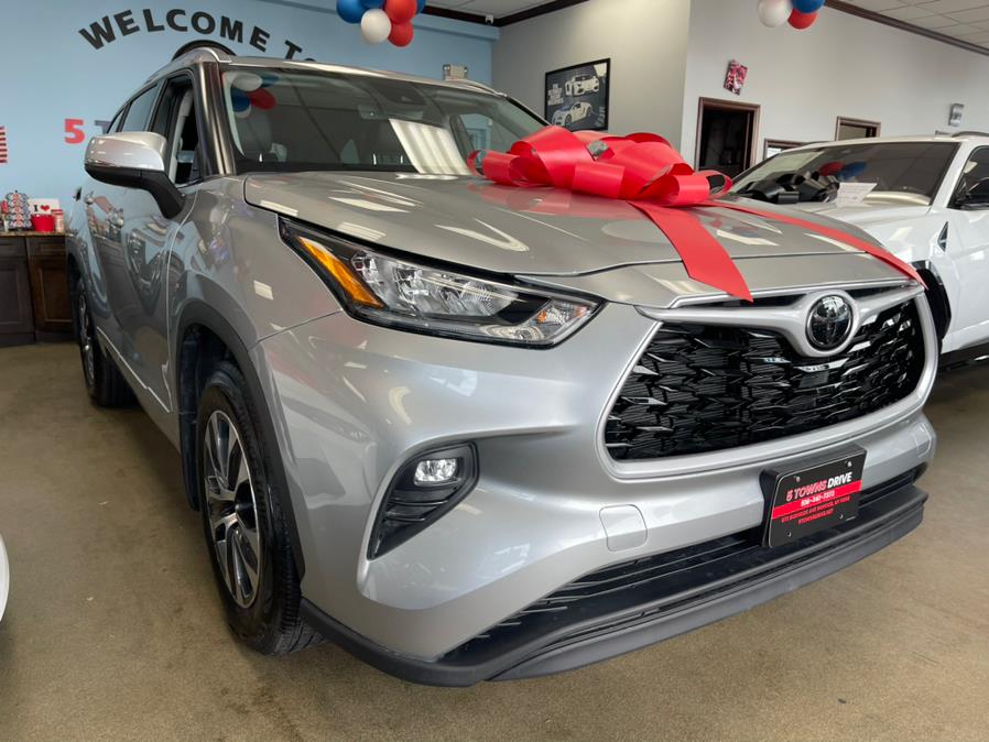 2020 Toyota Highlander XLE AWD (Natl), available for sale in Inwood, New York | 5 Towns Drive. Inwood, New York 2020 Toyota Highlander XLE AWD (Natl), available for sale in Inwood, New York | 5 Towns Drive. Inwood, New York