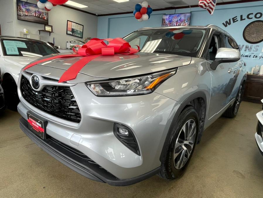 2020 Toyota Highlander XLE AWD (Natl), available for sale in Inwood, New York | 5 Towns Drive. Inwood, New York 2020 Toyota Highlander XLE AWD (Natl), available for sale in Inwood, New York | 5 Towns Drive. Inwood, New York