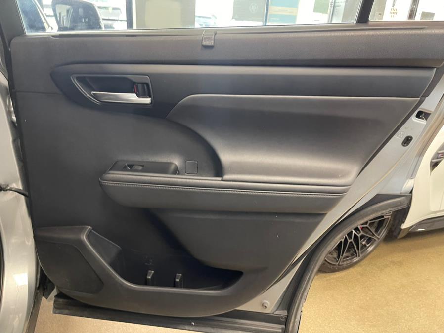 2020 Toyota Highlander XLE AWD (Natl), available for sale in Inwood, New York | 5 Towns Drive. Inwood, New York 2020 Toyota Highlander XLE AWD (Natl), available for sale in Inwood, New York | 5 Towns Drive. Inwood, New York