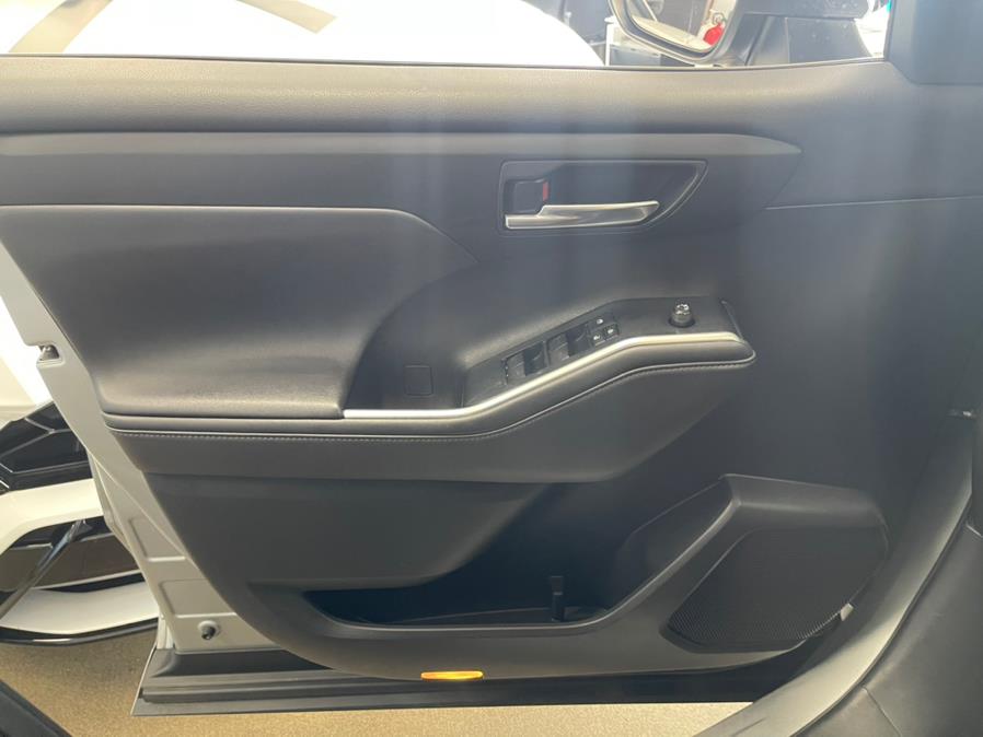 2020 Toyota Highlander XLE AWD (Natl), available for sale in Inwood, New York | 5 Towns Drive. Inwood, New York 2020 Toyota Highlander XLE AWD (Natl), available for sale in Inwood, New York | 5 Towns Drive. Inwood, New York