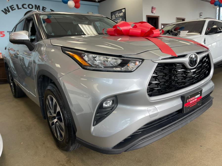 2020 Toyota Highlander XLE AWD (Natl), available for sale in Inwood, New York | 5 Towns Drive. Inwood, New York 2020 Toyota Highlander XLE AWD (Natl), available for sale in Inwood, New York | 5 Towns Drive. Inwood, New York