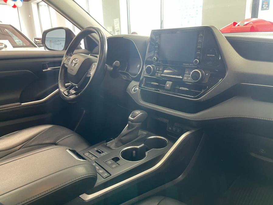 2020 Toyota Highlander XLE AWD (Natl), available for sale in Inwood, New York | 5 Towns Drive. Inwood, New York 2020 Toyota Highlander XLE AWD (Natl), available for sale in Inwood, New York | 5 Towns Drive. Inwood, New York