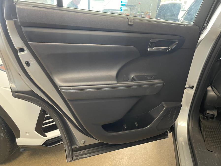 2020 Toyota Highlander XLE AWD (Natl), available for sale in Inwood, New York | 5 Towns Drive. Inwood, New York 2020 Toyota Highlander XLE AWD (Natl), available for sale in Inwood, New York | 5 Towns Drive. Inwood, New York