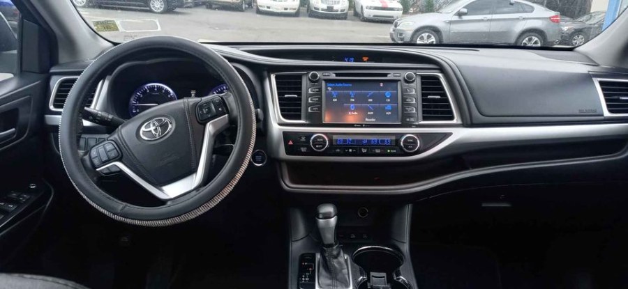 2014 Toyota Highlander XLE. CLEAN CARFAX. ONE OWNER!!!, available for sale in Elmont, New York | Sunrise of Elmont. Elmont, New York 2014 Toyota Highlander XLE. CLEAN CARFAX. ONE OWNER!!!, available for sale in Elmont, New York | Sunrise of Elmont. Elmont, New York