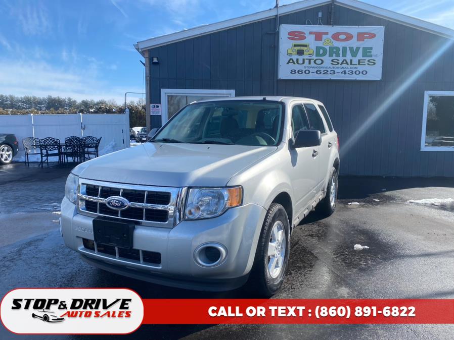 2009 Ford Escape FWD 4dr I4 Man XLS, available for sale in East Windsor, Connecticut | Stop & Drive Auto Sales. East Windsor, Connecticut
