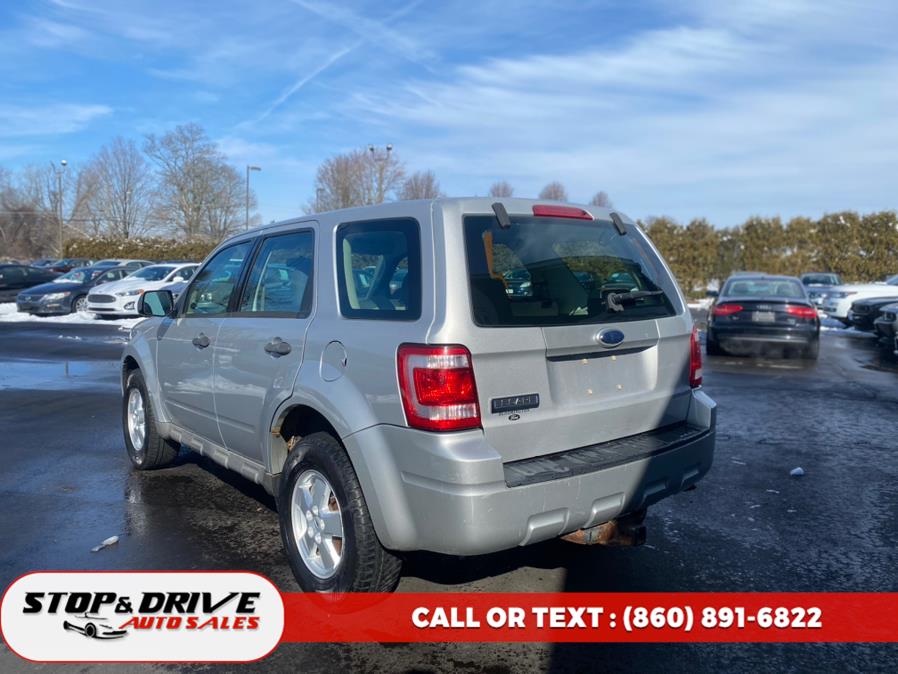 2009 Ford Escape FWD 4dr I4 Man XLS, available for sale in East Windsor, Connecticut | Stop & Drive Auto Sales. East Windsor, Connecticut 2009 Ford Escape FWD 4dr I4 Man XLS, available for sale in East Windsor, Connecticut | Stop & Drive Auto Sales. East Windsor, Connecticut