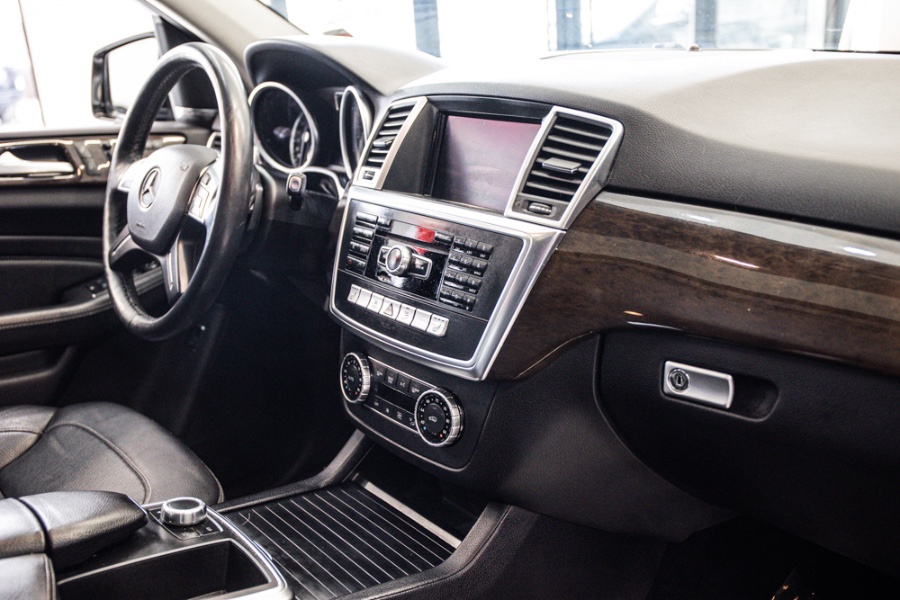 2015 Mercedes-Benz M-Class 4MATIC 4dr ML 350, available for sale in ELMONT, New York | 26 Motors Long Island. ELMONT, New York 2015 Mercedes-Benz M-Class 4MATIC 4dr ML 350, available for sale in ELMONT, New York | 26 Motors Long Island. ELMONT, New York