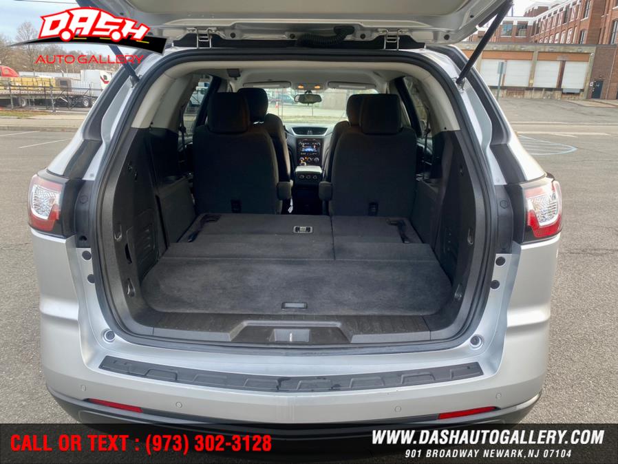 2015 Chevrolet Traverse AWD 4dr LT w/1LT, available for sale in Newark, New Jersey | Dash Auto Gallery Inc.. Newark, New Jersey 2015 Chevrolet Traverse AWD 4dr LT w/1LT, available for sale in Newark, New Jersey | Dash Auto Gallery Inc.. Newark, New Jersey