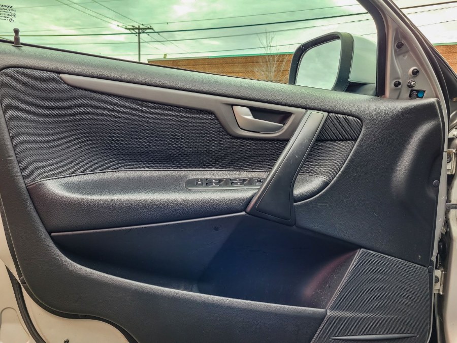 2007 Volvo XC70 4dr Wgn, available for sale in Newark, New Jersey | RT Auto Center LLC. Newark, New Jersey 2007 Volvo XC70 4dr Wgn, available for sale in Newark, New Jersey | RT Auto Center LLC. Newark, New Jersey