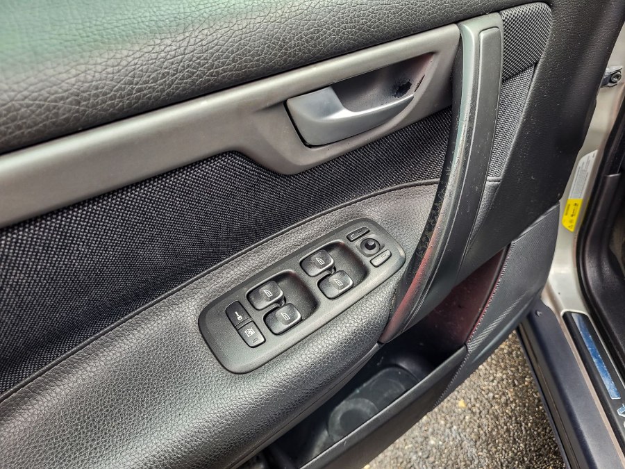 2007 Volvo XC70 4dr Wgn, available for sale in Newark, New Jersey | RT Auto Center LLC. Newark, New Jersey 2007 Volvo XC70 4dr Wgn, available for sale in Newark, New Jersey | RT Auto Center LLC. Newark, New Jersey