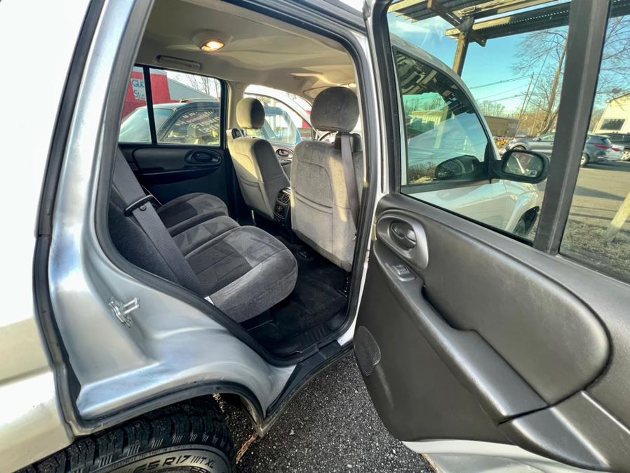 2009 Chevrolet TrailBlazer 2WD 4dr LT w/1LT, available for sale in Wallingford, Connecticut | Wallingford Auto Center LLC. Wallingford, Connecticut 2009 Chevrolet TrailBlazer 2WD 4dr LT w/1LT, available for sale in Wallingford, Connecticut | Wallingford Auto Center LLC. Wallingford, Connecticut