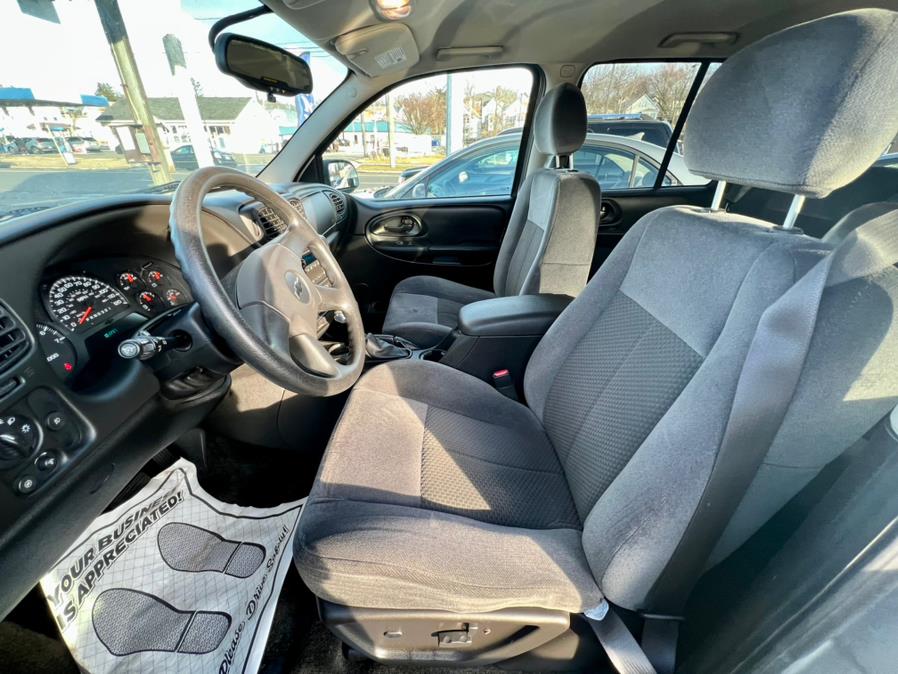 2009 Chevrolet TrailBlazer 2WD 4dr LT w/1LT, available for sale in Wallingford, Connecticut | Wallingford Auto Center LLC. Wallingford, Connecticut 2009 Chevrolet TrailBlazer 2WD 4dr LT w/1LT, available for sale in Wallingford, Connecticut | Wallingford Auto Center LLC. Wallingford, Connecticut
