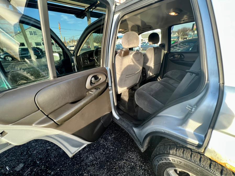 2009 Chevrolet TrailBlazer 2WD 4dr LT w/1LT, available for sale in Wallingford, Connecticut | Wallingford Auto Center LLC. Wallingford, Connecticut 2009 Chevrolet TrailBlazer 2WD 4dr LT w/1LT, available for sale in Wallingford, Connecticut | Wallingford Auto Center LLC. Wallingford, Connecticut