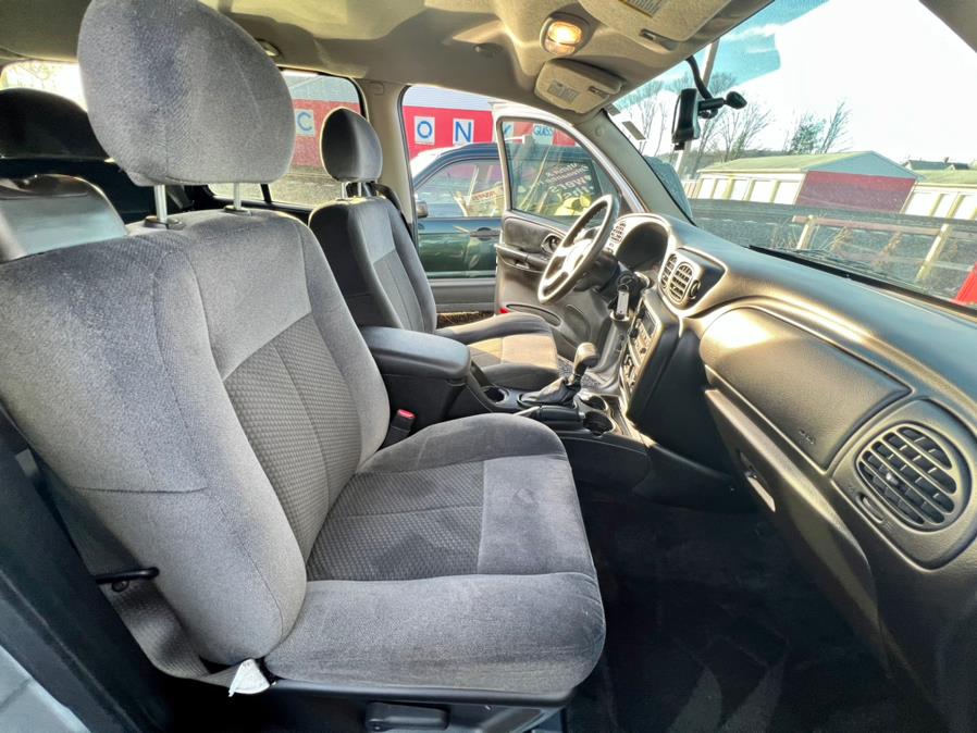 2009 Chevrolet TrailBlazer 2WD 4dr LT w/1LT, available for sale in Wallingford, Connecticut | Wallingford Auto Center LLC. Wallingford, Connecticut 2009 Chevrolet TrailBlazer 2WD 4dr LT w/1LT, available for sale in Wallingford, Connecticut | Wallingford Auto Center LLC. Wallingford, Connecticut
