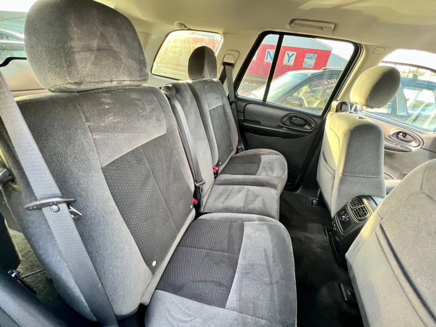 2009 Chevrolet TrailBlazer 2WD 4dr LT w/1LT, available for sale in Wallingford, Connecticut | Wallingford Auto Center LLC. Wallingford, Connecticut 2009 Chevrolet TrailBlazer 2WD 4dr LT w/1LT, available for sale in Wallingford, Connecticut | Wallingford Auto Center LLC. Wallingford, Connecticut
