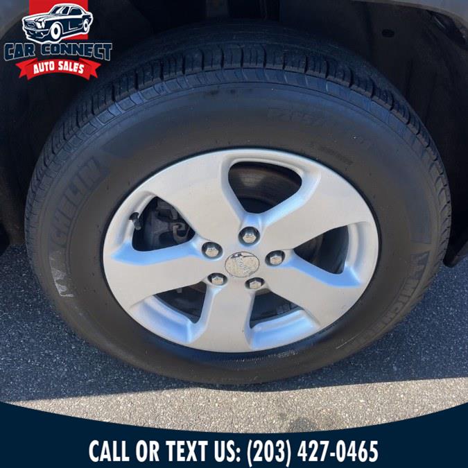 2012 Jeep Grand Cherokee 4WD 4dr Laredo, available for sale in Waterbury, Connecticut | Car Connect Auto Sales LLC. Waterbury, Connecticut 2012 Jeep Grand Cherokee 4WD 4dr Laredo, available for sale in Waterbury, Connecticut | Car Connect Auto Sales LLC. Waterbury, Connecticut