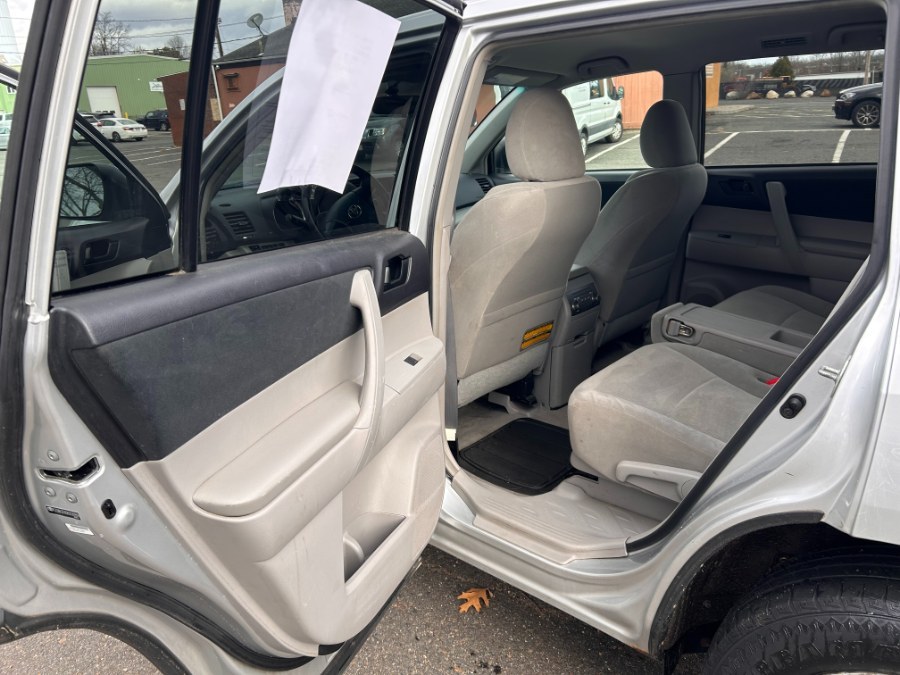 2010 Toyota Highlander 4WD 4dr V6 Base, available for sale in South Hadley, Massachusetts | Payless Auto Sale. South Hadley, Massachusetts 2010 Toyota Highlander 4WD 4dr V6 Base, available for sale in South Hadley, Massachusetts | Payless Auto Sale. South Hadley, Massachusetts