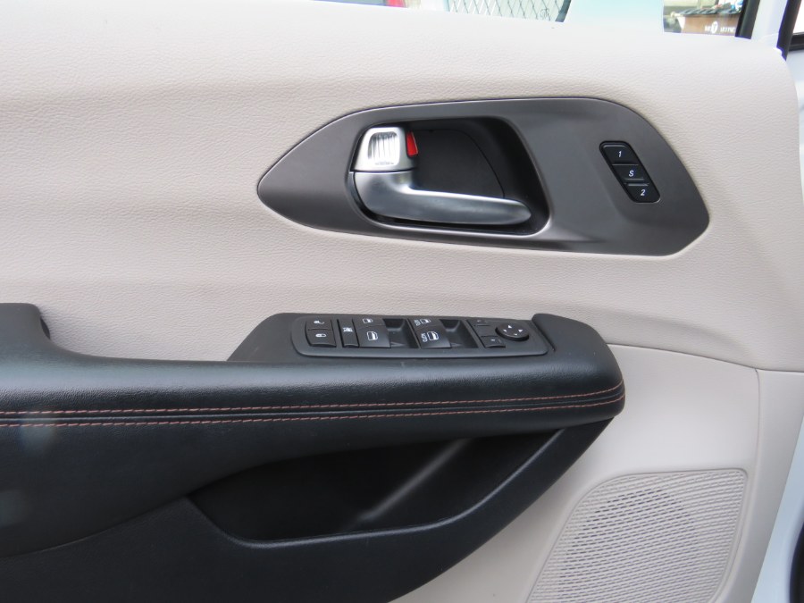 2020 Chrysler Pacifica Touring L FWD, available for sale in Middle Village, New York | Road Masters II INC. Middle Village, New York 2020 Chrysler Pacifica Touring L FWD, available for sale in Middle Village, New York | Road Masters II INC. Middle Village, New York