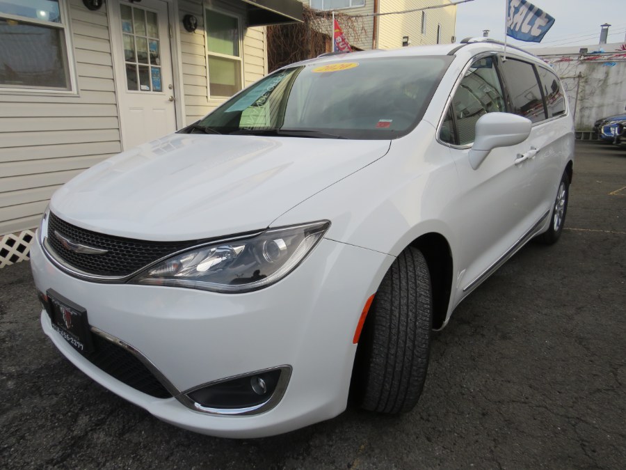 2020 Chrysler Pacifica Touring L FWD, available for sale in Middle Village, New York | Road Masters II INC. Middle Village, New York 2020 Chrysler Pacifica Touring L FWD, available for sale in Middle Village, New York | Road Masters II INC. Middle Village, New York