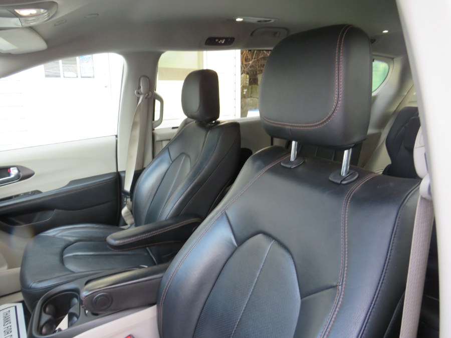 2020 Chrysler Pacifica Touring L FWD, available for sale in Middle Village, New York | Road Masters II INC. Middle Village, New York 2020 Chrysler Pacifica Touring L FWD, available for sale in Middle Village, New York | Road Masters II INC. Middle Village, New York