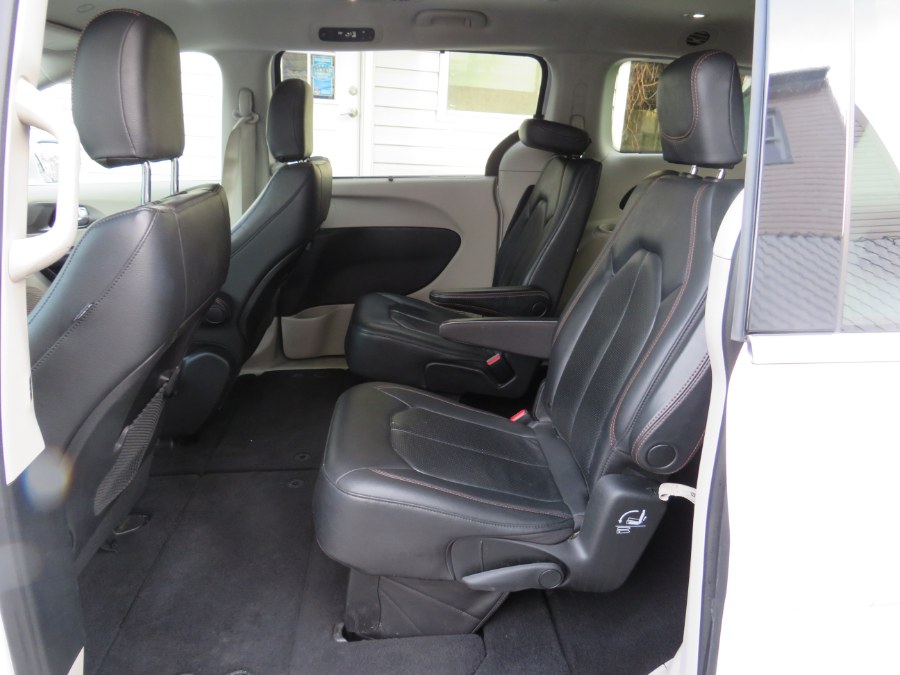 2020 Chrysler Pacifica Touring L FWD, available for sale in Middle Village, New York | Road Masters II INC. Middle Village, New York 2020 Chrysler Pacifica Touring L FWD, available for sale in Middle Village, New York | Road Masters II INC. Middle Village, New York