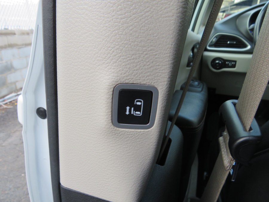 2020 Chrysler Pacifica Touring L FWD, available for sale in Middle Village, New York | Road Masters II INC. Middle Village, New York 2020 Chrysler Pacifica Touring L FWD, available for sale in Middle Village, New York | Road Masters II INC. Middle Village, New York