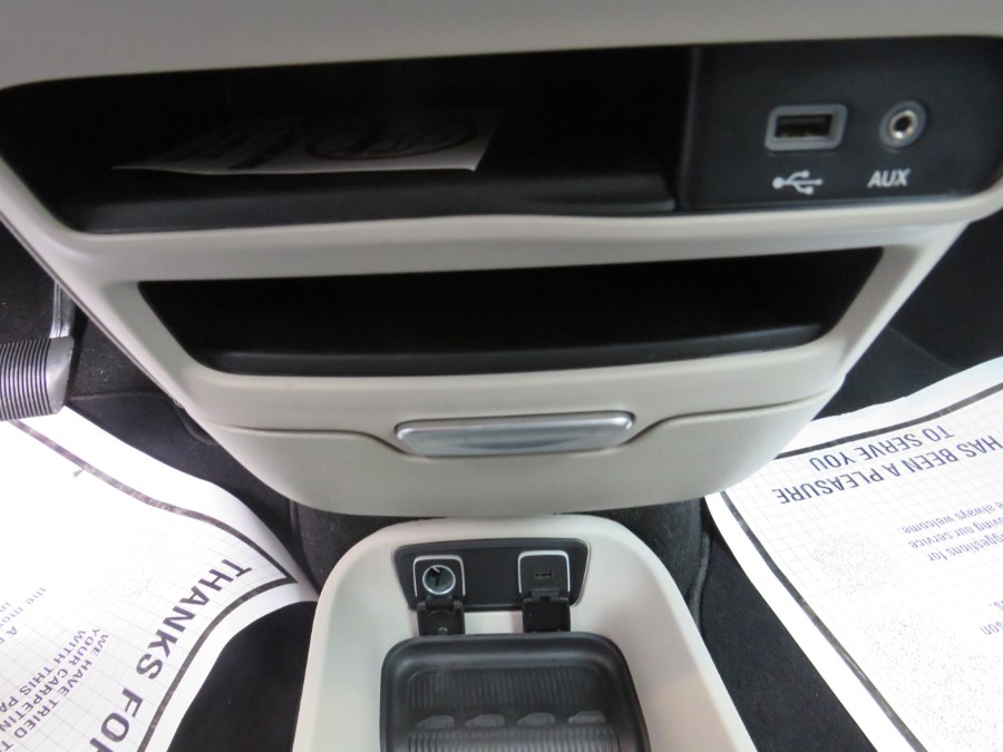 2020 Chrysler Pacifica Touring L FWD, available for sale in Middle Village, New York | Road Masters II INC. Middle Village, New York 2020 Chrysler Pacifica Touring L FWD, available for sale in Middle Village, New York | Road Masters II INC. Middle Village, New York