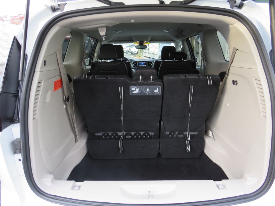 2020 Chrysler Pacifica Touring L FWD, available for sale in Middle Village, New York | Road Masters II INC. Middle Village, New York 2020 Chrysler Pacifica Touring L FWD, available for sale in Middle Village, New York | Road Masters II INC. Middle Village, New York