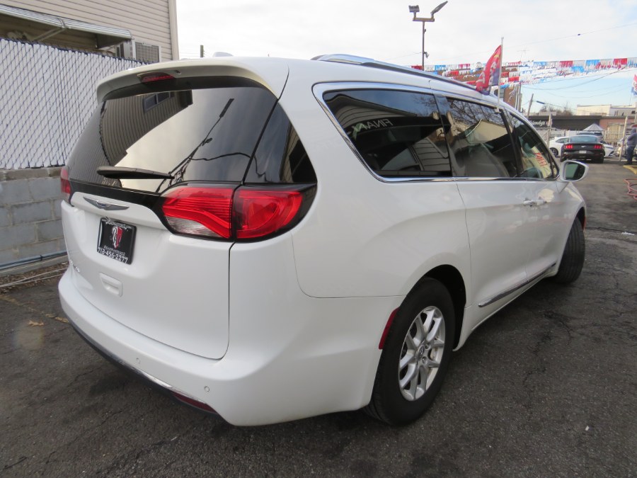 2020 Chrysler Pacifica Touring L FWD, available for sale in Middle Village, New York | Road Masters II INC. Middle Village, New York 2020 Chrysler Pacifica Touring L FWD, available for sale in Middle Village, New York | Road Masters II INC. Middle Village, New York