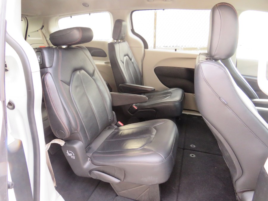 2020 Chrysler Pacifica Touring L FWD, available for sale in Middle Village, New York | Road Masters II INC. Middle Village, New York 2020 Chrysler Pacifica Touring L FWD, available for sale in Middle Village, New York | Road Masters II INC. Middle Village, New York