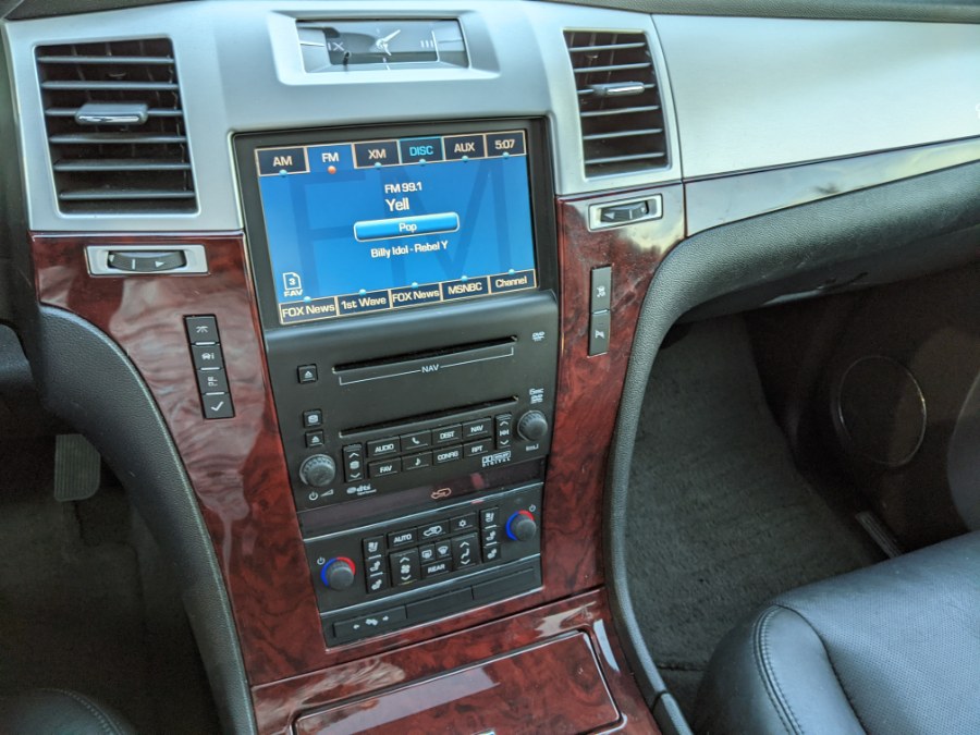 2010 Cadillac Escalade ESV AWD 4dr Luxury, available for sale in Thomaston, CT