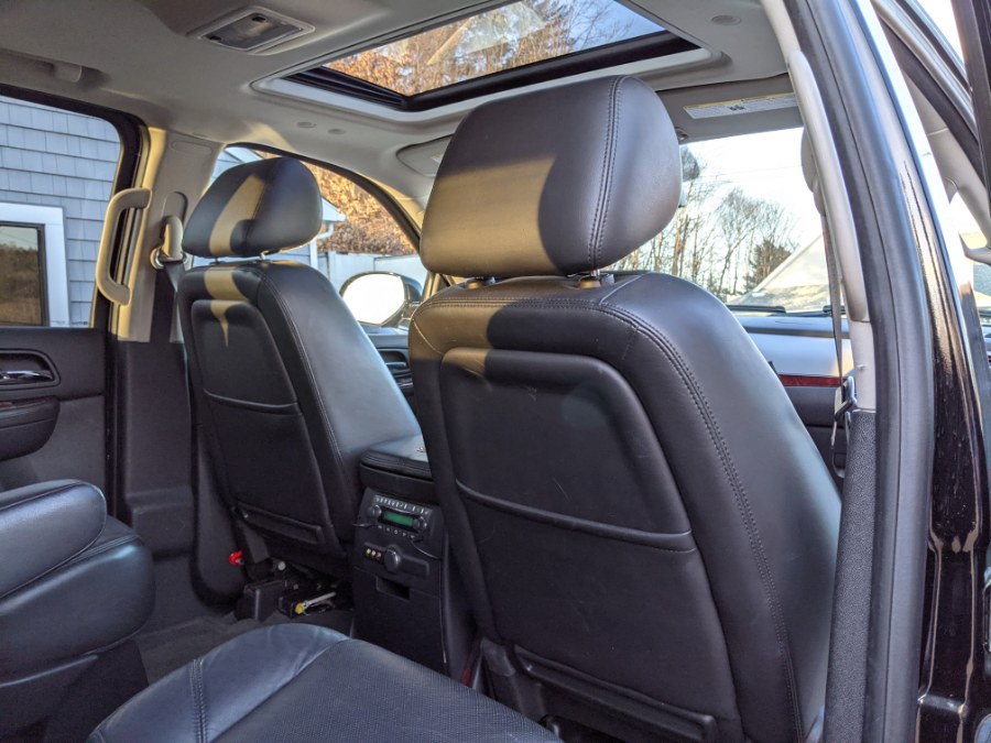 2010 Cadillac Escalade ESV AWD 4dr Luxury, available for sale in Thomaston, CT