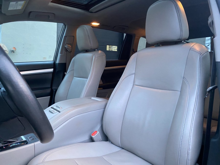 2019 Toyota Highlander XLE AWD W/Nav, available for sale in Peabody, Massachusetts | New Star Motors. Peabody, Massachusetts 2019 Toyota Highlander XLE AWD W/Nav, available for sale in Peabody, Massachusetts | New Star Motors. Peabody, Massachusetts