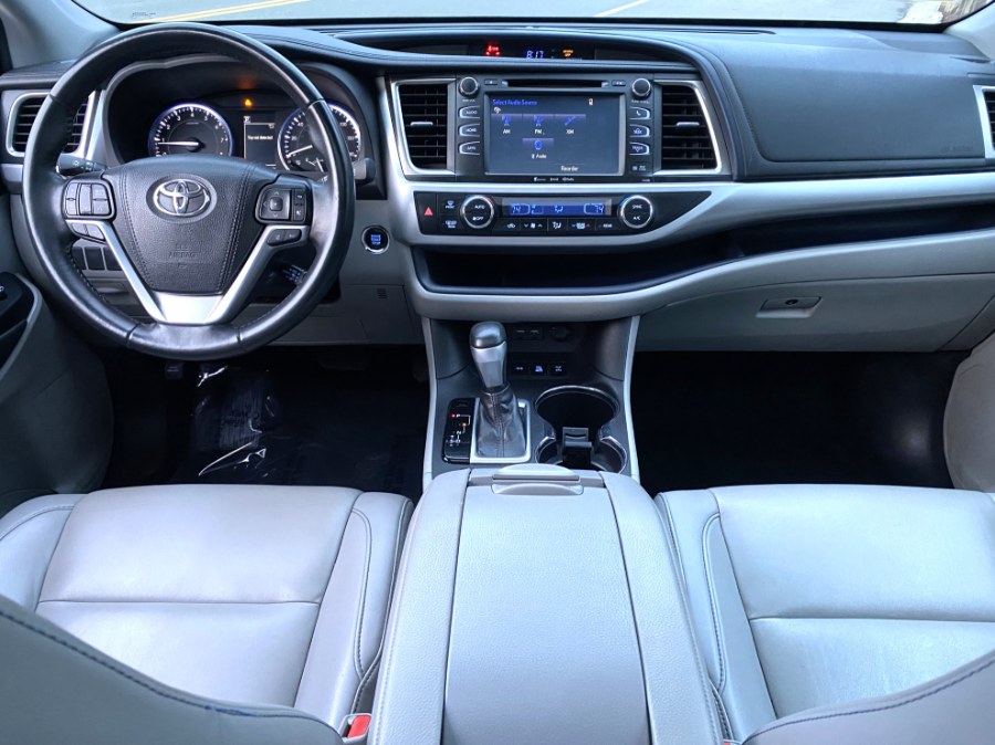 2019 Toyota Highlander XLE AWD W/Nav, available for sale in Peabody, Massachusetts | New Star Motors. Peabody, Massachusetts 2019 Toyota Highlander XLE AWD W/Nav, available for sale in Peabody, Massachusetts | New Star Motors. Peabody, Massachusetts
