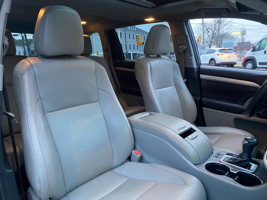 2019 Toyota Highlander XLE AWD W/Nav, available for sale in Peabody, Massachusetts | New Star Motors. Peabody, Massachusetts 2019 Toyota Highlander XLE AWD W/Nav, available for sale in Peabody, Massachusetts | New Star Motors. Peabody, Massachusetts