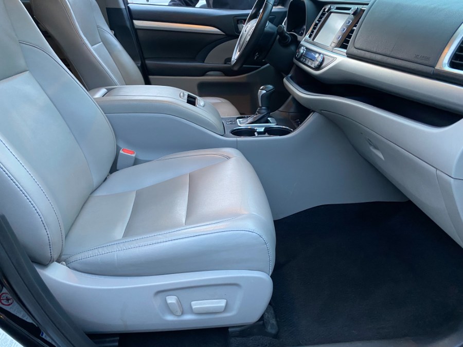 2019 Toyota Highlander XLE AWD W/Nav, available for sale in Peabody, Massachusetts | New Star Motors. Peabody, Massachusetts 2019 Toyota Highlander XLE AWD W/Nav, available for sale in Peabody, Massachusetts | New Star Motors. Peabody, Massachusetts