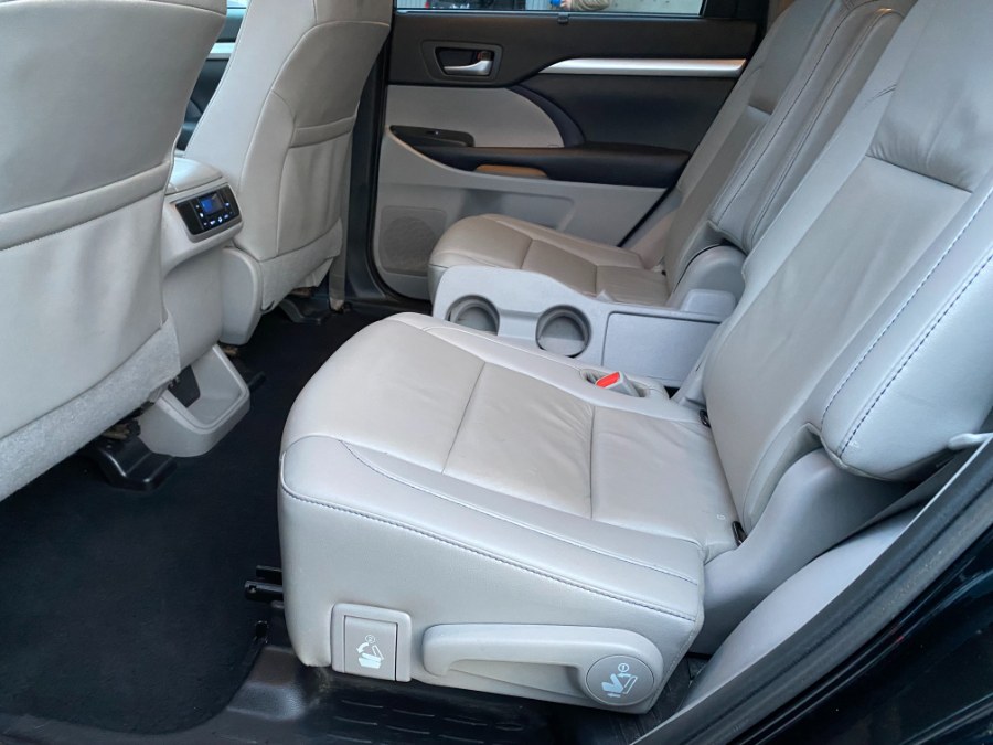 2019 Toyota Highlander XLE AWD W/Nav, available for sale in Peabody, Massachusetts | New Star Motors. Peabody, Massachusetts 2019 Toyota Highlander XLE AWD W/Nav, available for sale in Peabody, Massachusetts | New Star Motors. Peabody, Massachusetts
