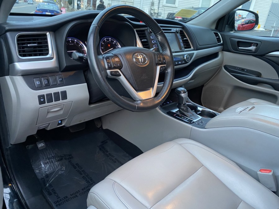 2019 Toyota Highlander XLE AWD W/Nav, available for sale in Peabody, Massachusetts | New Star Motors. Peabody, Massachusetts 2019 Toyota Highlander XLE AWD W/Nav, available for sale in Peabody, Massachusetts | New Star Motors. Peabody, Massachusetts